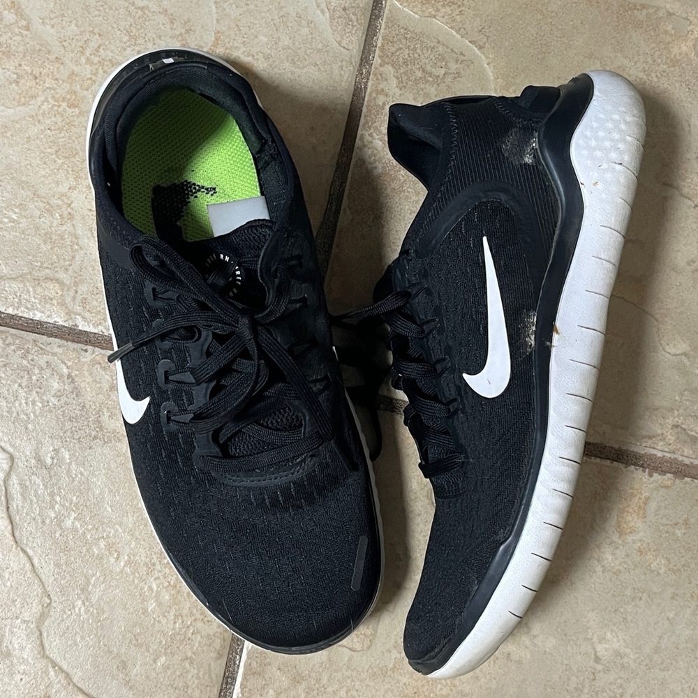 Nike Women's Black and White Sneakers